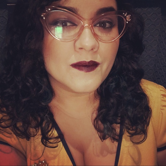 Meet your Posher, Cynthia! - Picture 3 of 4